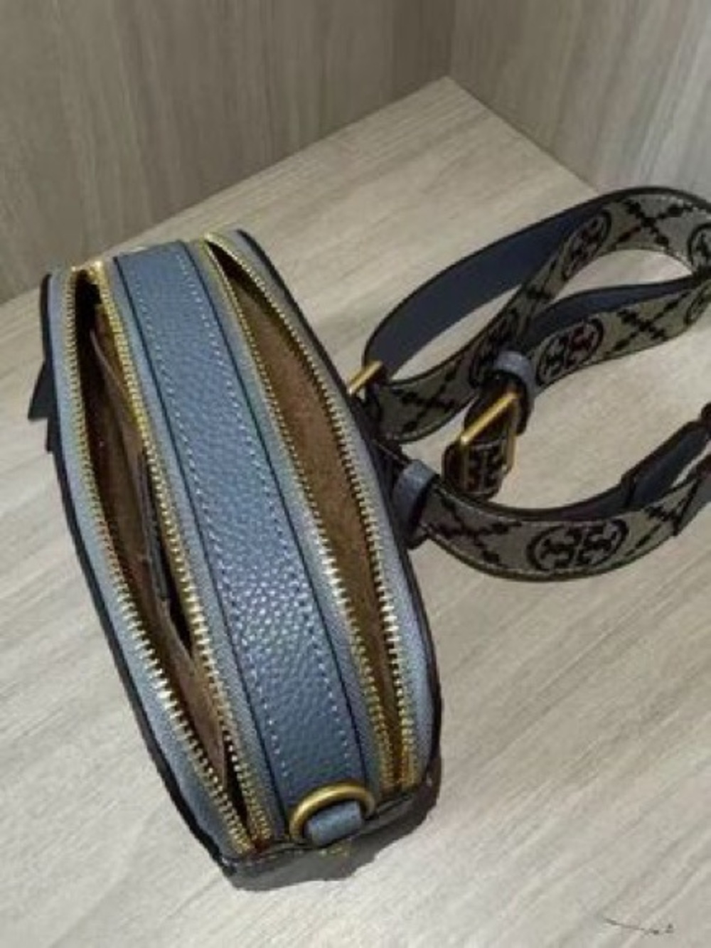 Tory Burch Blue Pebbled Leather Camera Crossbody with Logo Strap - Picture 3 of 4